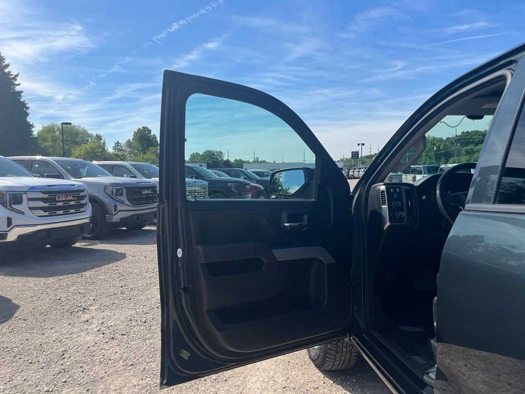 Used 2017 Graphite Metallic Chevrolet LT LT2 image 14