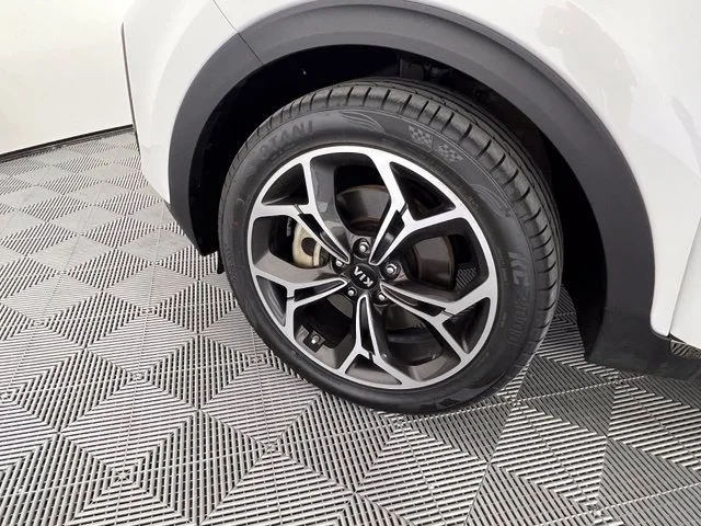 Used 2021 White Kia SX image 48
