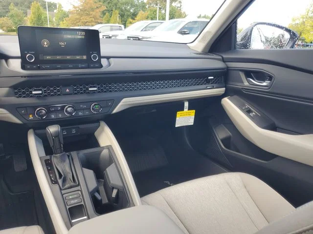2025 Honda Accord SE - Photo 10