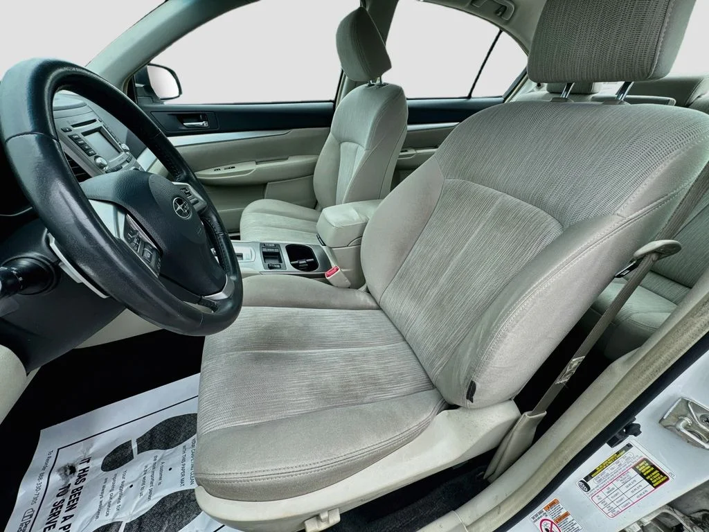 Used 2013 White Subaru 2.5i image 23