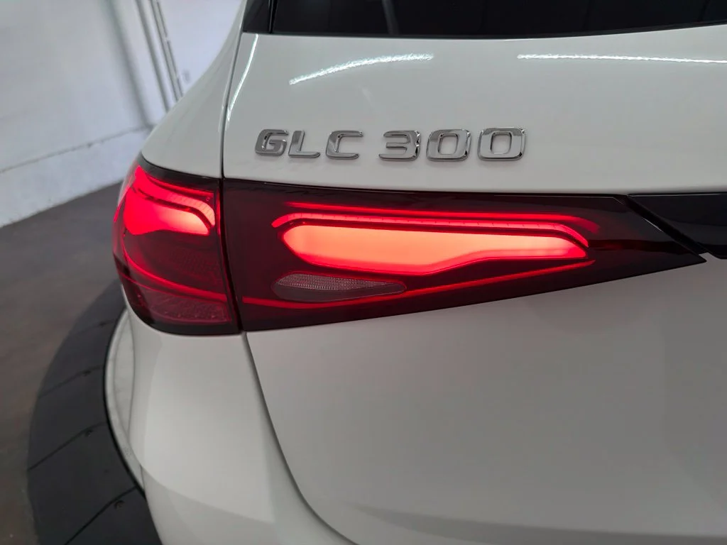 New 2027 White Mercedes-Benz GLC 300 image 11