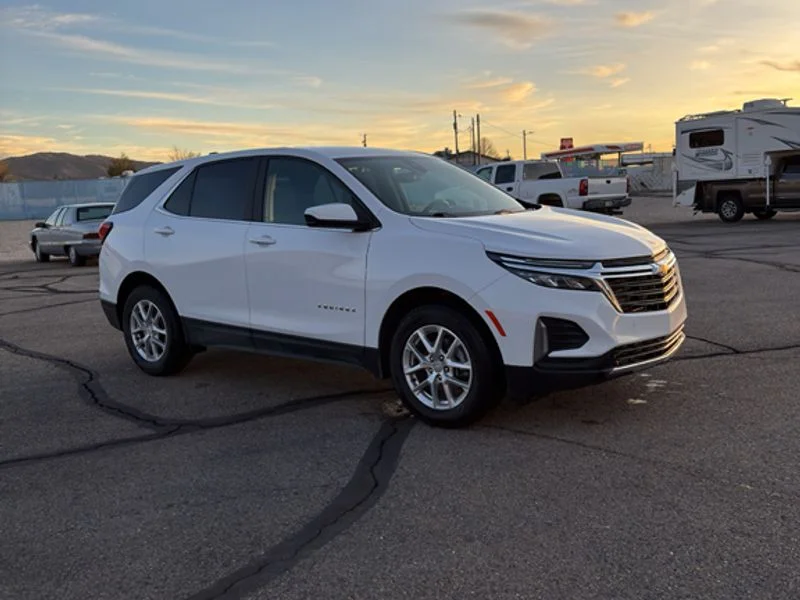 Used 2024 Summit White Chevrolet LT image 4