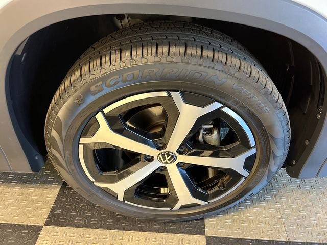 Certified Used 2025 White Volkswagen 2.0T SE image 10