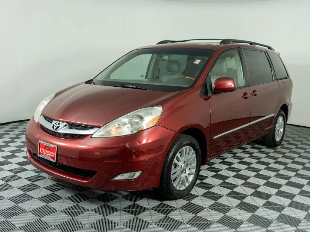 Used 2008 Red Toyota Limited image 3