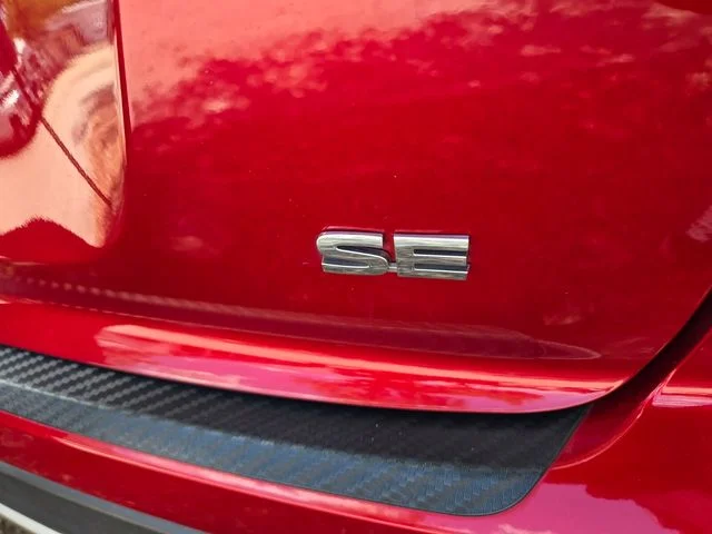 Used 2023 Red Mitsubishi  image 7