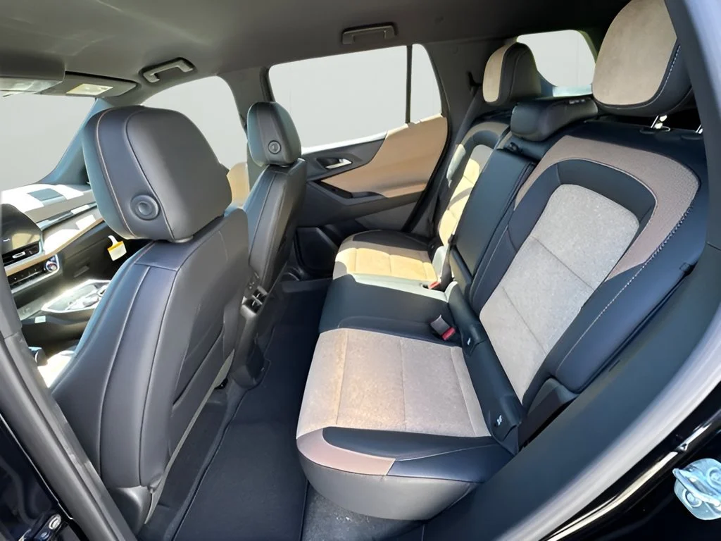 New 2027 Mosaic Black Metallic Chevrolet ACTIV image 13