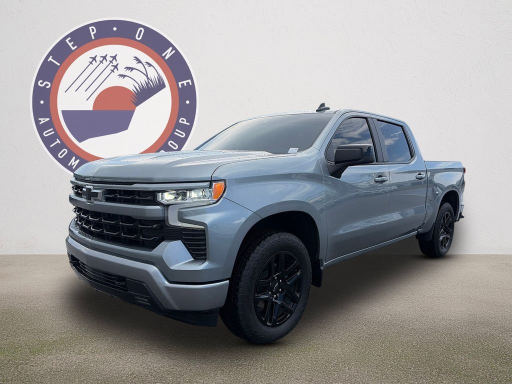 Used 2025 Gray Chevrolet RST image 2