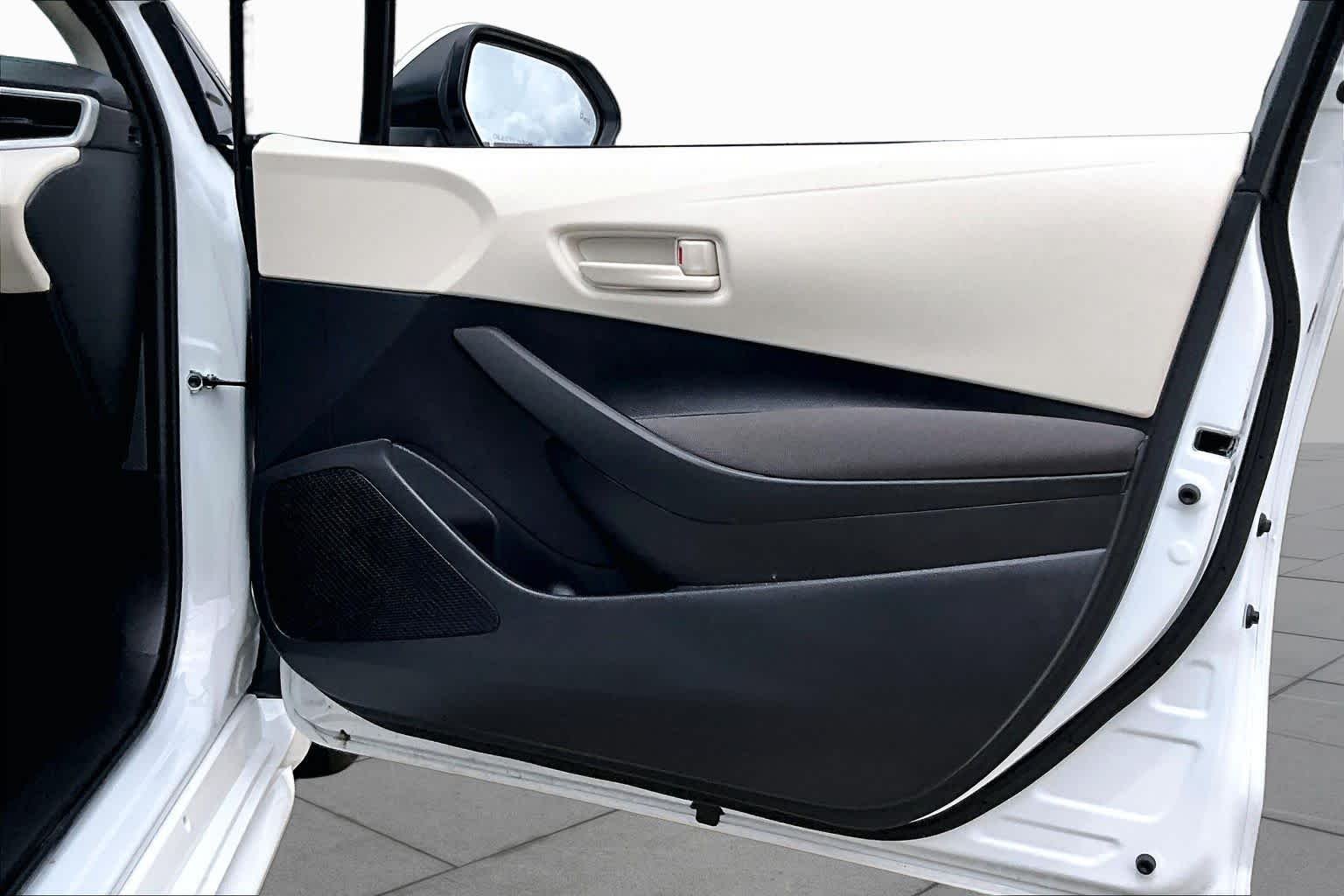 Used 2026 Ice Cap Toyota LE image 22