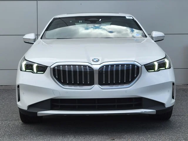 Used 2025 White Metallic BMW 530i image 7