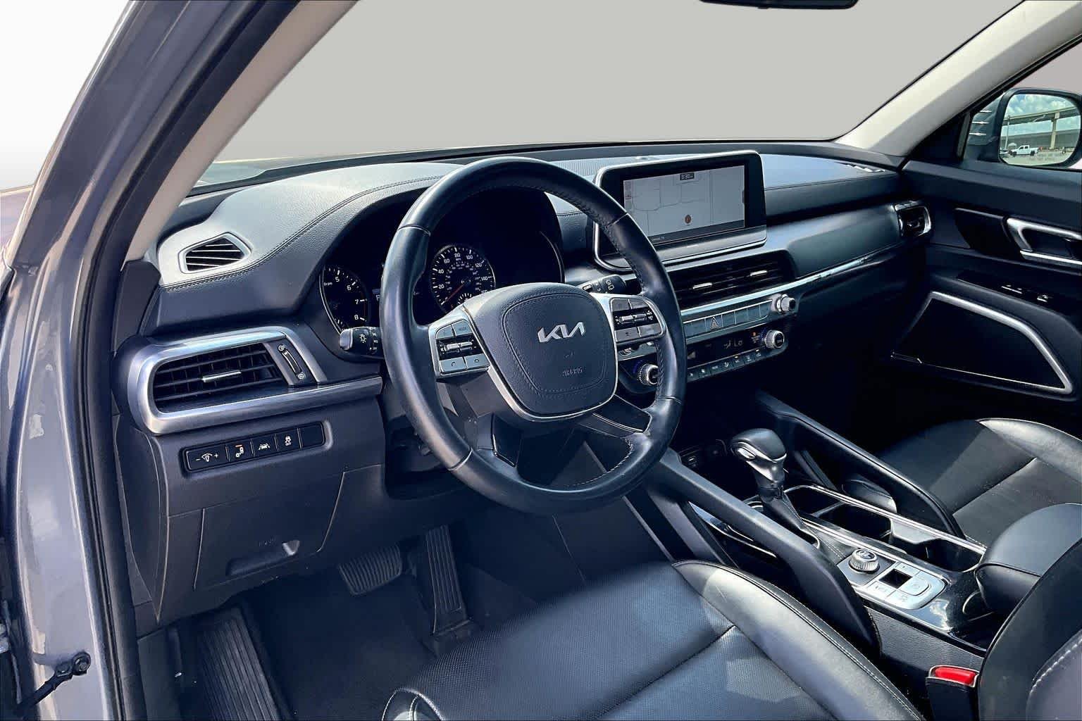 Used 2022 SILVER Kia LX image 16
