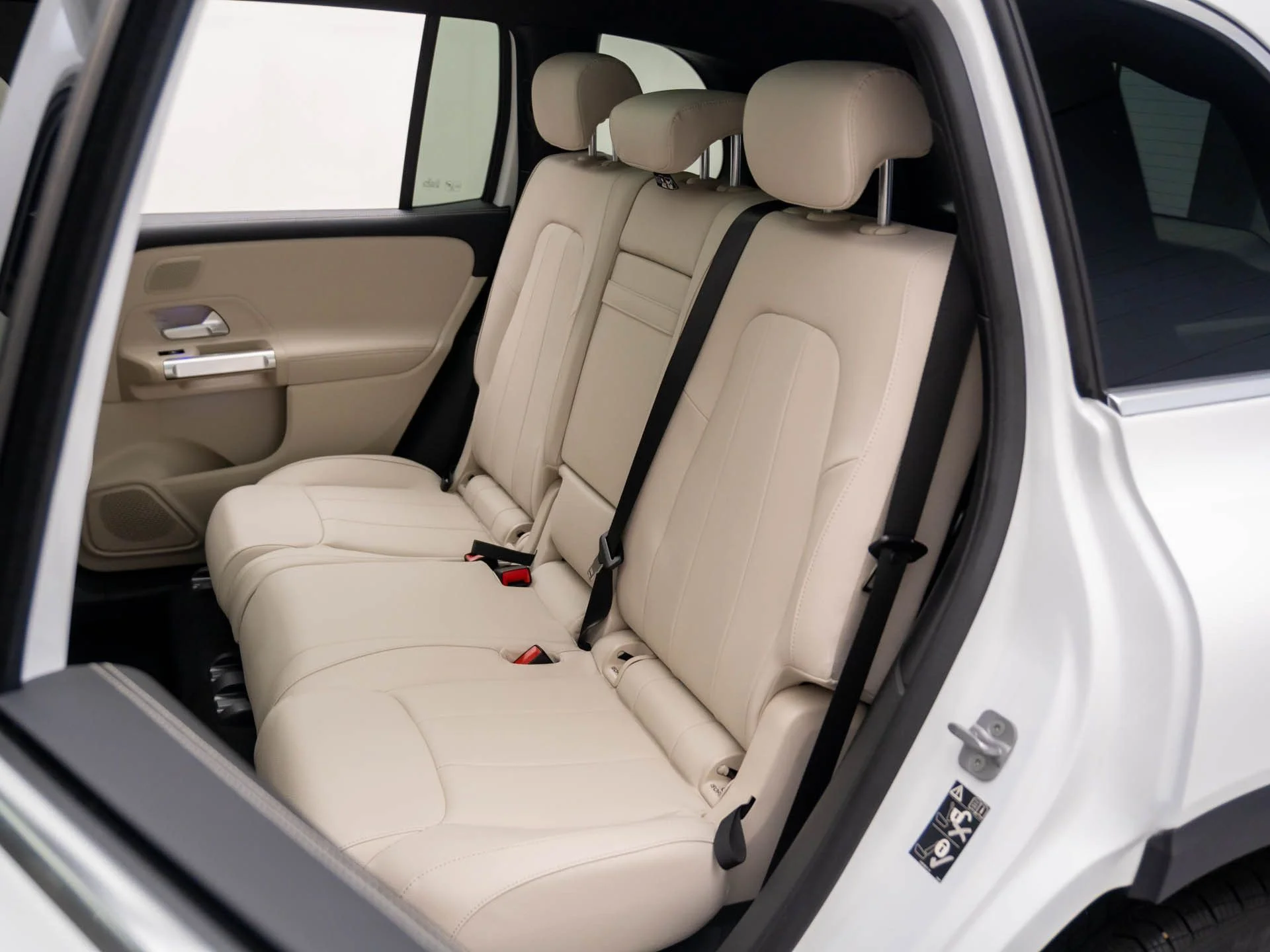 New 2026 White Mercedes-Benz GLB 250 image 18