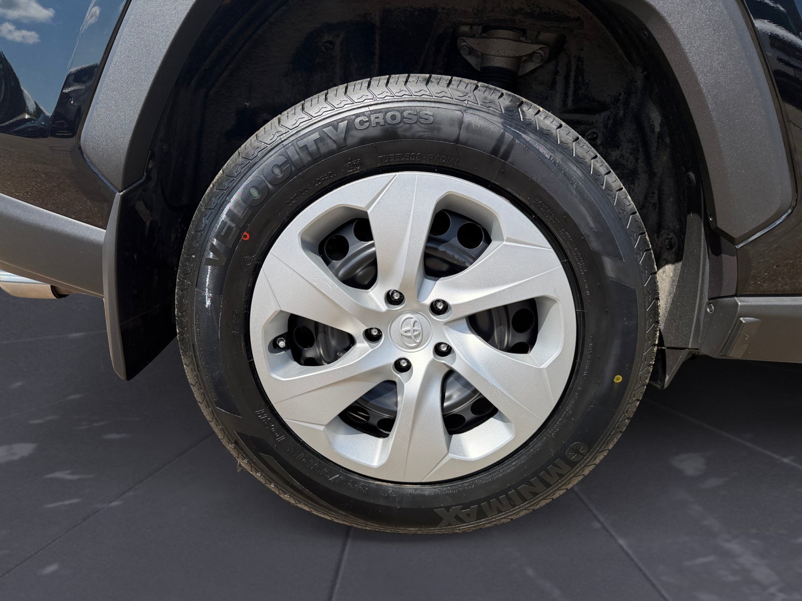 Used 2021 Midnight Black Metallic Toyota LE image 43
