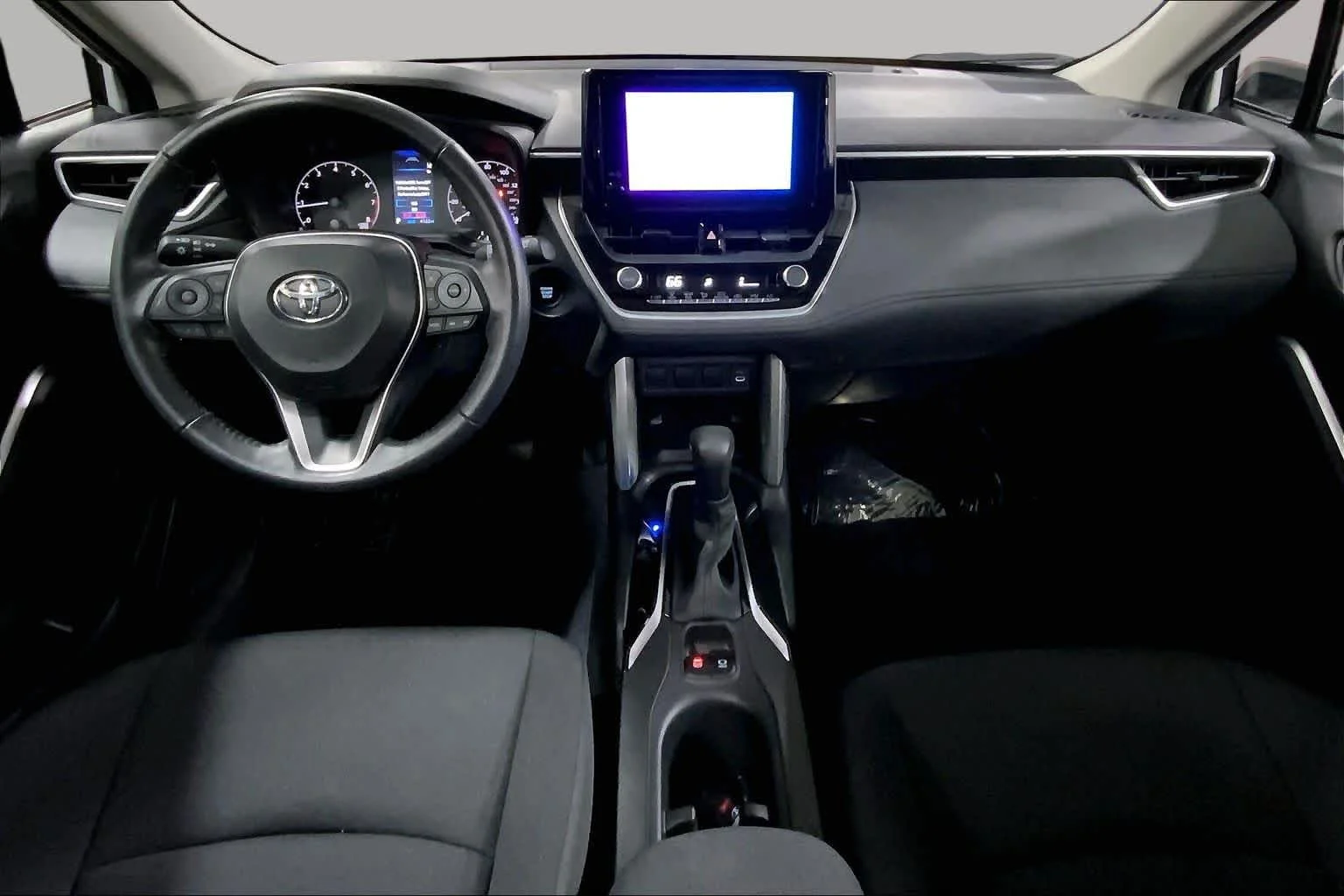 Used 2024 Wind Chill Pearl Toyota LE image 16