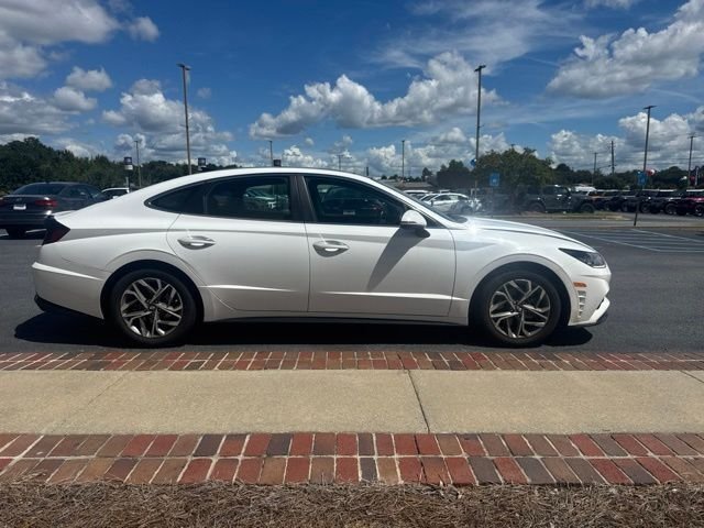 Used 2023 White Hyundai SEL image 5