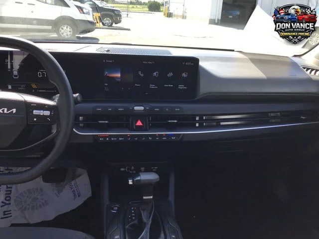 Used 2025 Red Kia LXS image 17