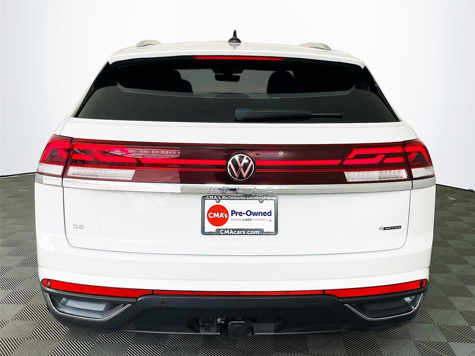 Used 2024 WHITE VOLKSWAGEN SE image 7