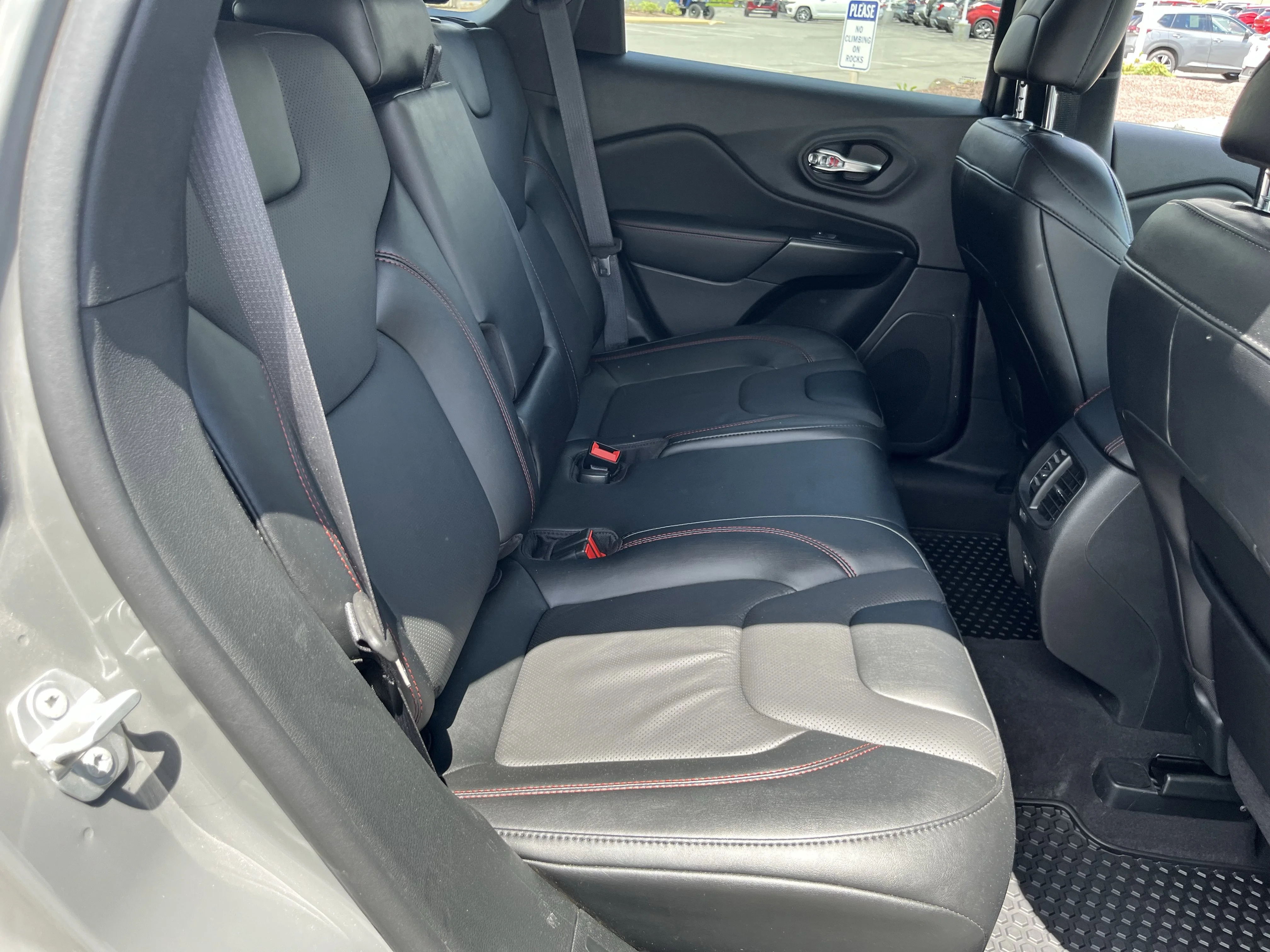 Used 2022 Gray Clearcoat Jeep Trailhawk image 4