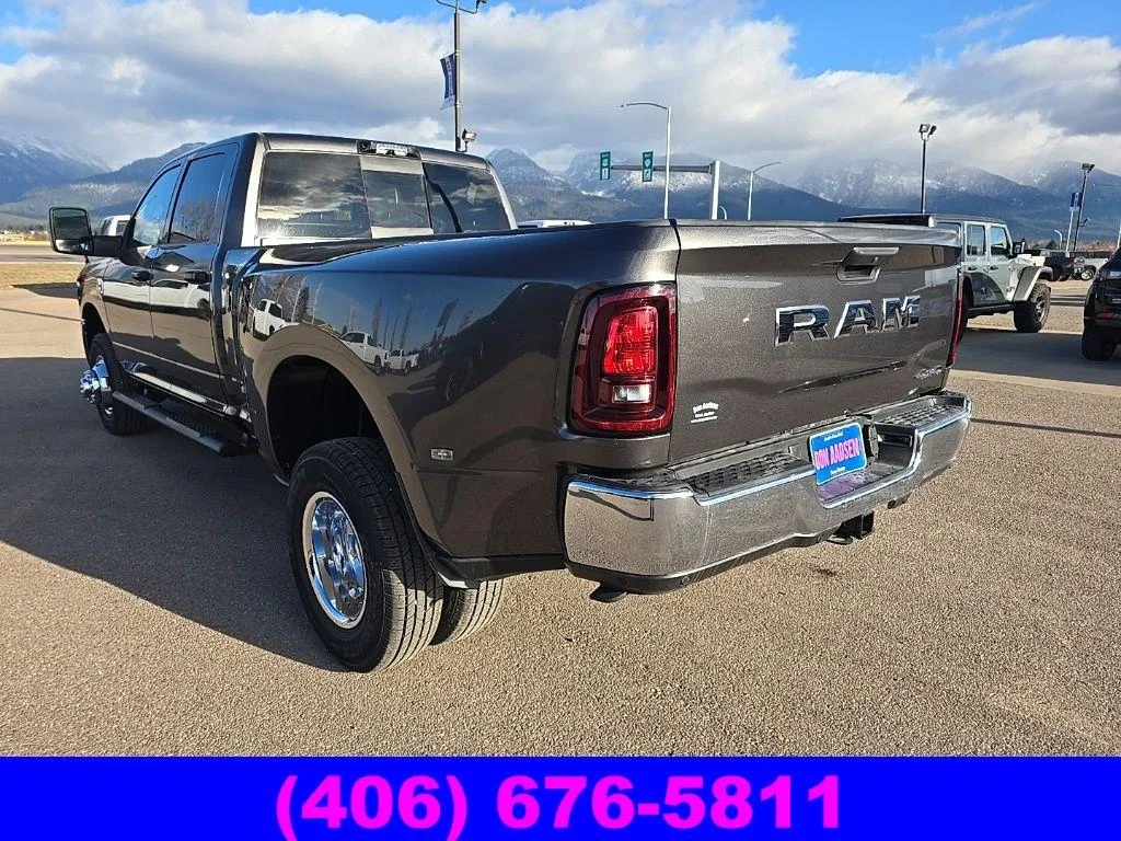 New 2026 Granite Crystal Metallic Clear-Coat Exterior Paint RAM Tradesman image 5