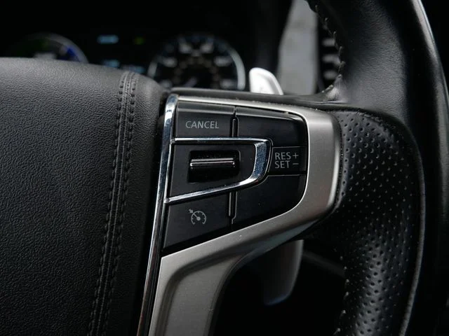 Used 2022 Mercury Gray Metallic Mitsubishi SEL image 19