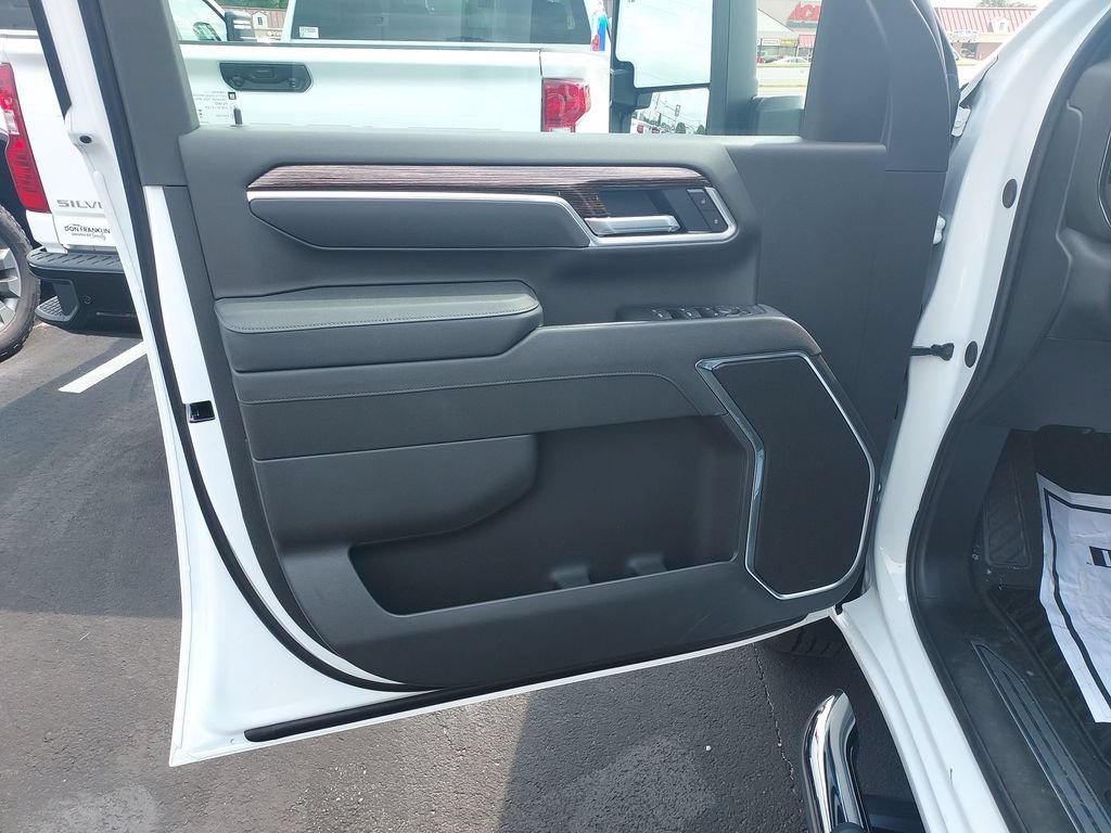 New 2026 Summit White GMC SLE image 12