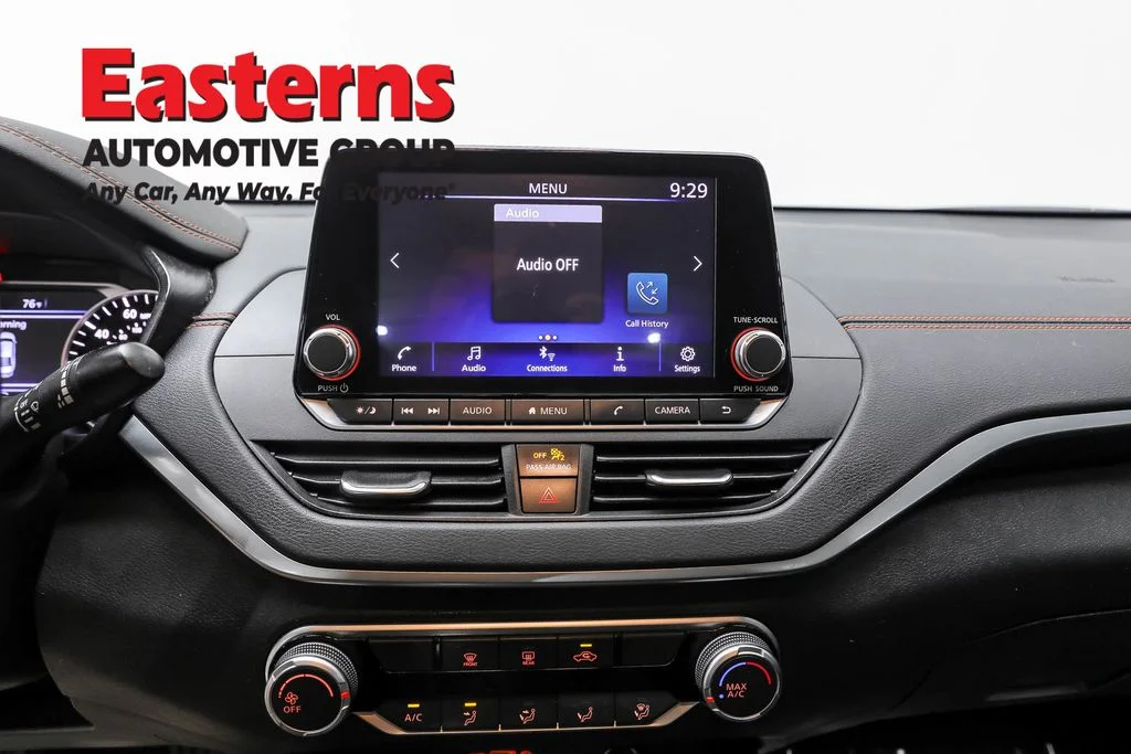 Used 2022 Silver Nissan 2.5 SR image 12