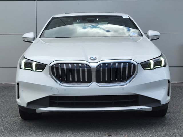 Used 2025 White Metallic BMW 530i image 7