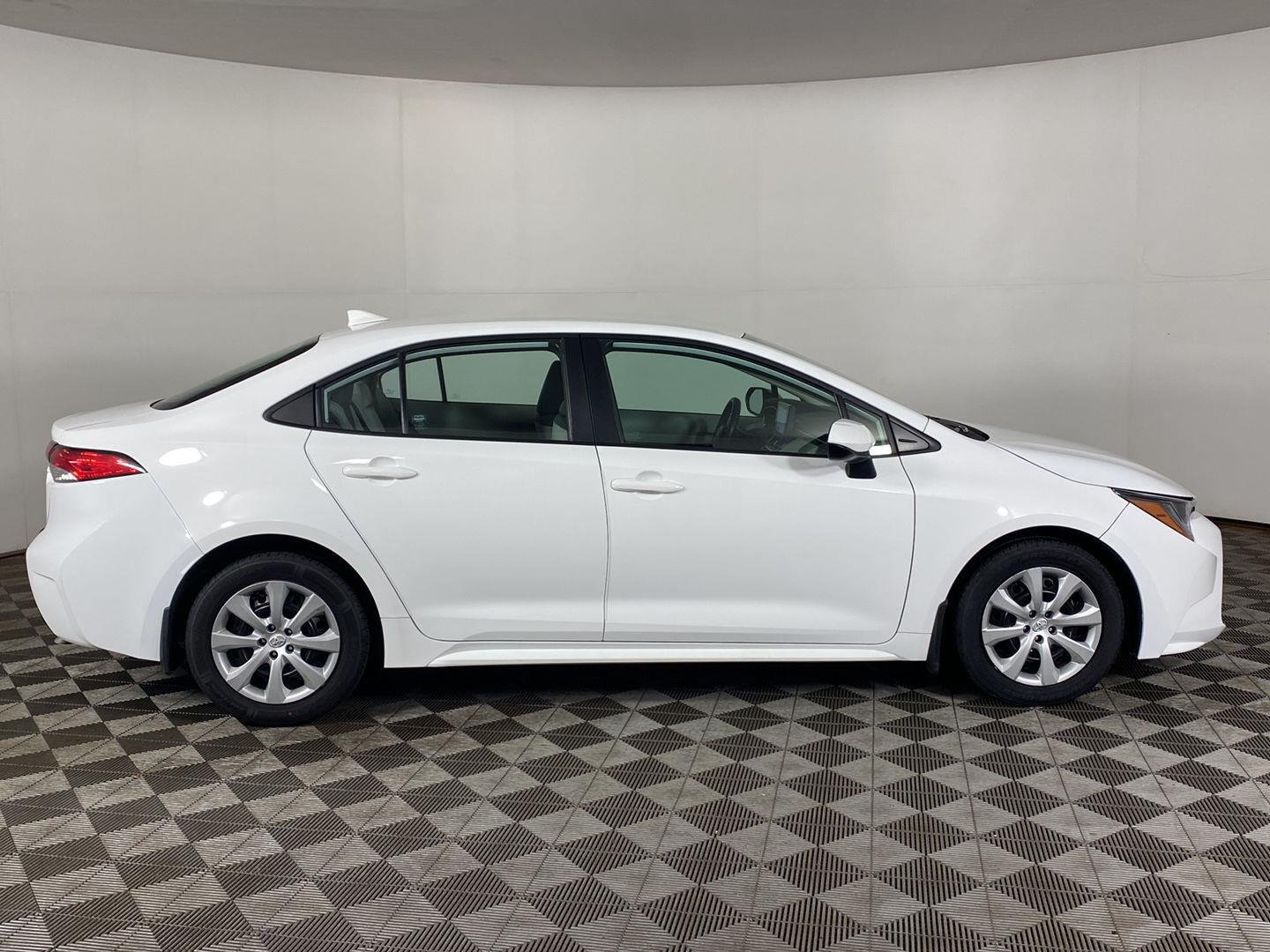 Used 2023 Ice Cap Toyota LE image 17