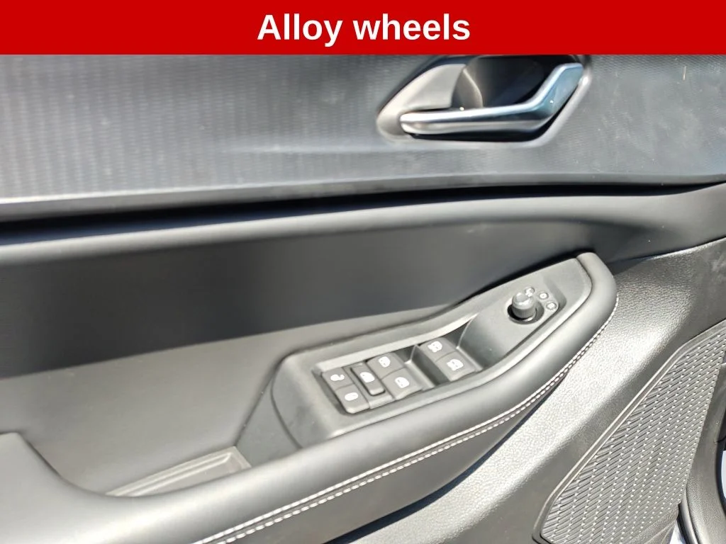 New 2026 Baltic Gray Metallic Clear-Coat Exterior Paint Jeep Altitude image 18