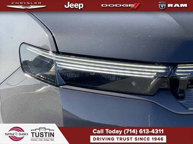 New 2026 Baltic-Gray Metallic Clear-Coat Exterior Paint Jeep Grand Wagoneer image 7