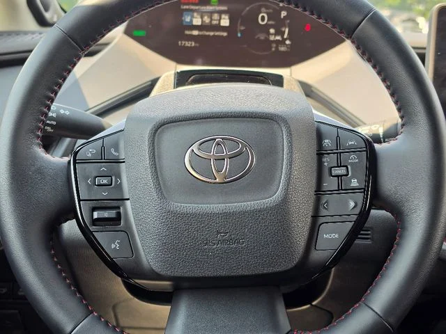 Used 2024  Toyota XSE Premium image 28