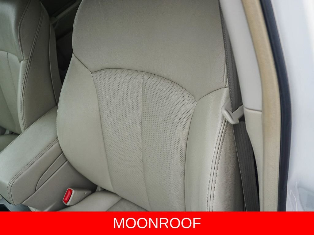 Used 2012 White Subaru 2.5i image 20