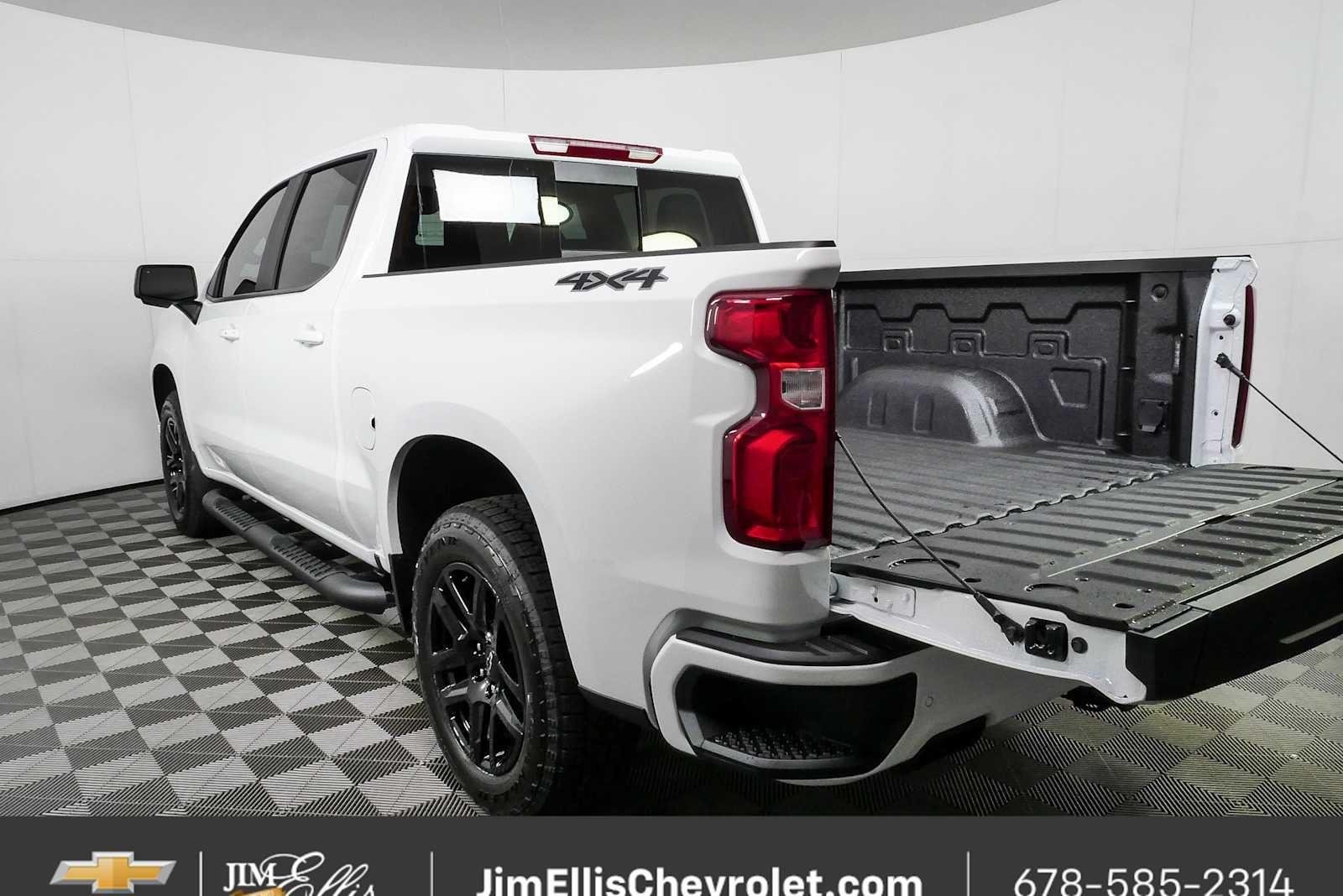 New 2026 Summit White Chevrolet RST image 32