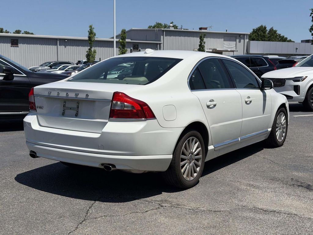 Used 2012 White Volvo 3.2 image 2