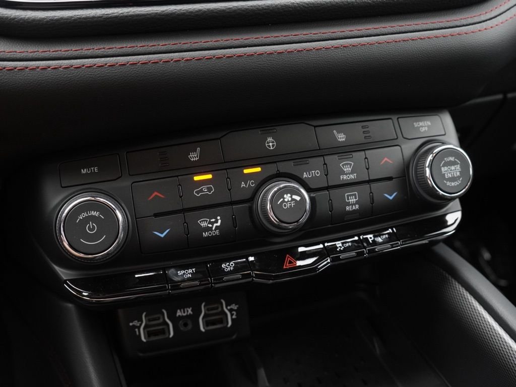 New 2026 White Knuckle Clear-Coat Exterior Paint Dodge GT HEMI V8 image 16