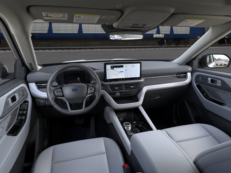New 2026 Star White Metallic Tri-Coat Ford Platinum™ image 9