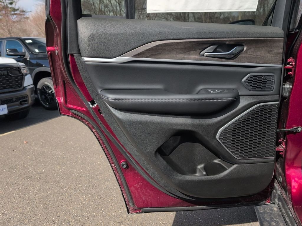 New 2026 Velvet Red Pearl-Coat Exterior Paint Jeep Limited image 24