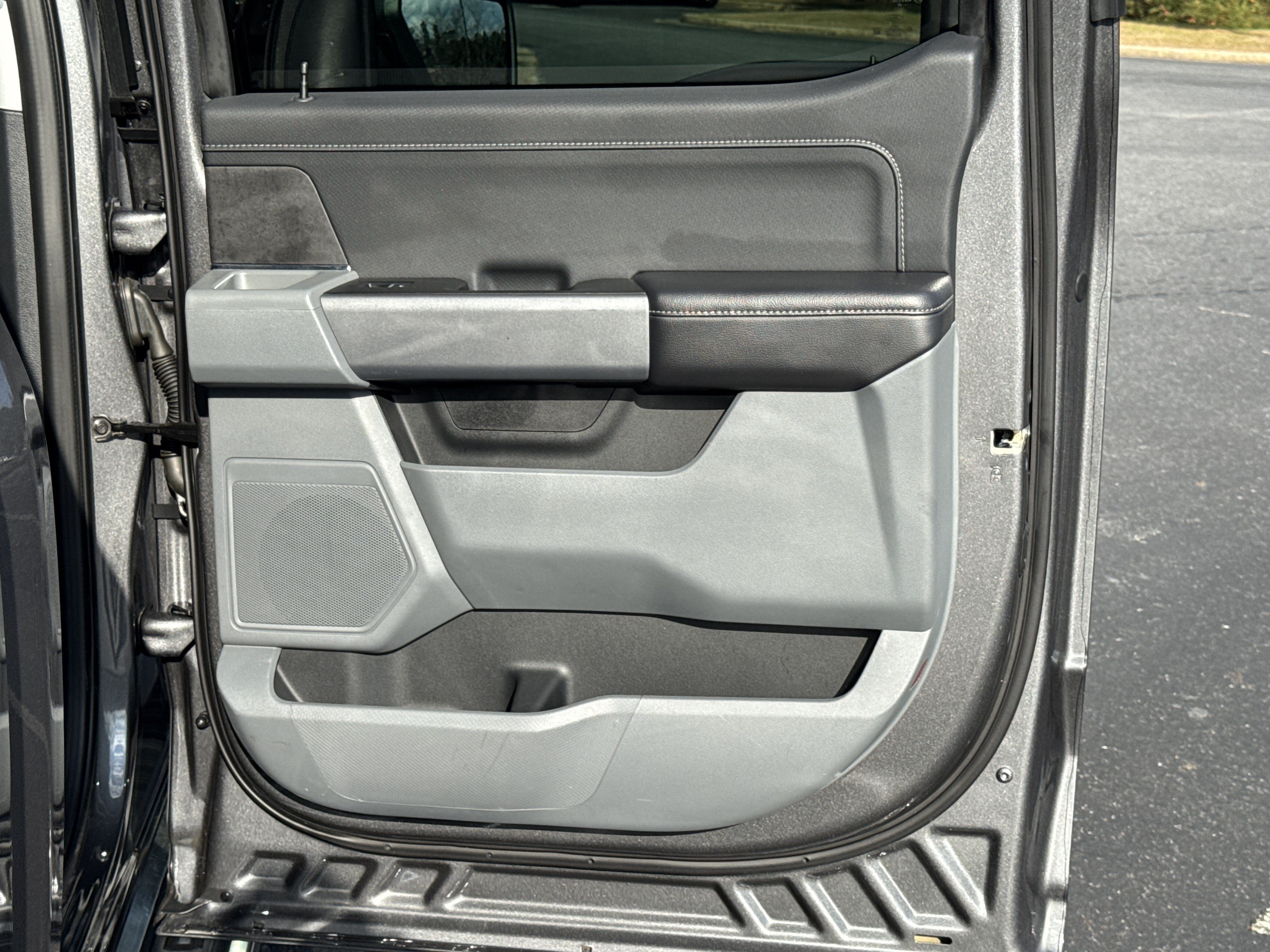 2025 Ford F-150 XLT - Photo 17