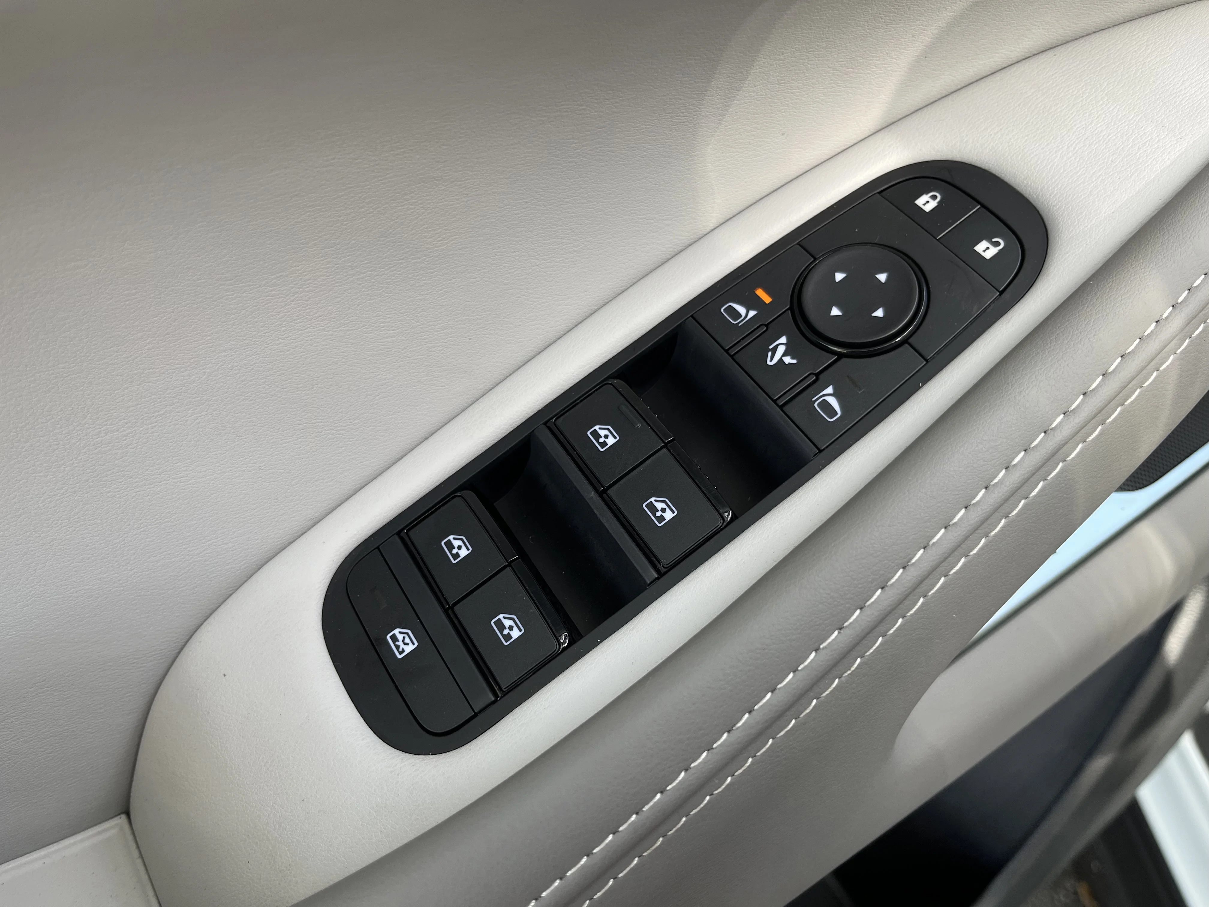 New 2027 Radiant White INFINITI LUXE image 12