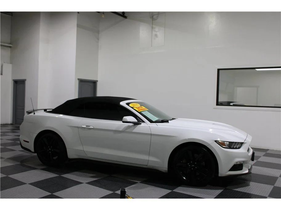2016 Ford Mustang EcoBoost Convertible Premium's photo