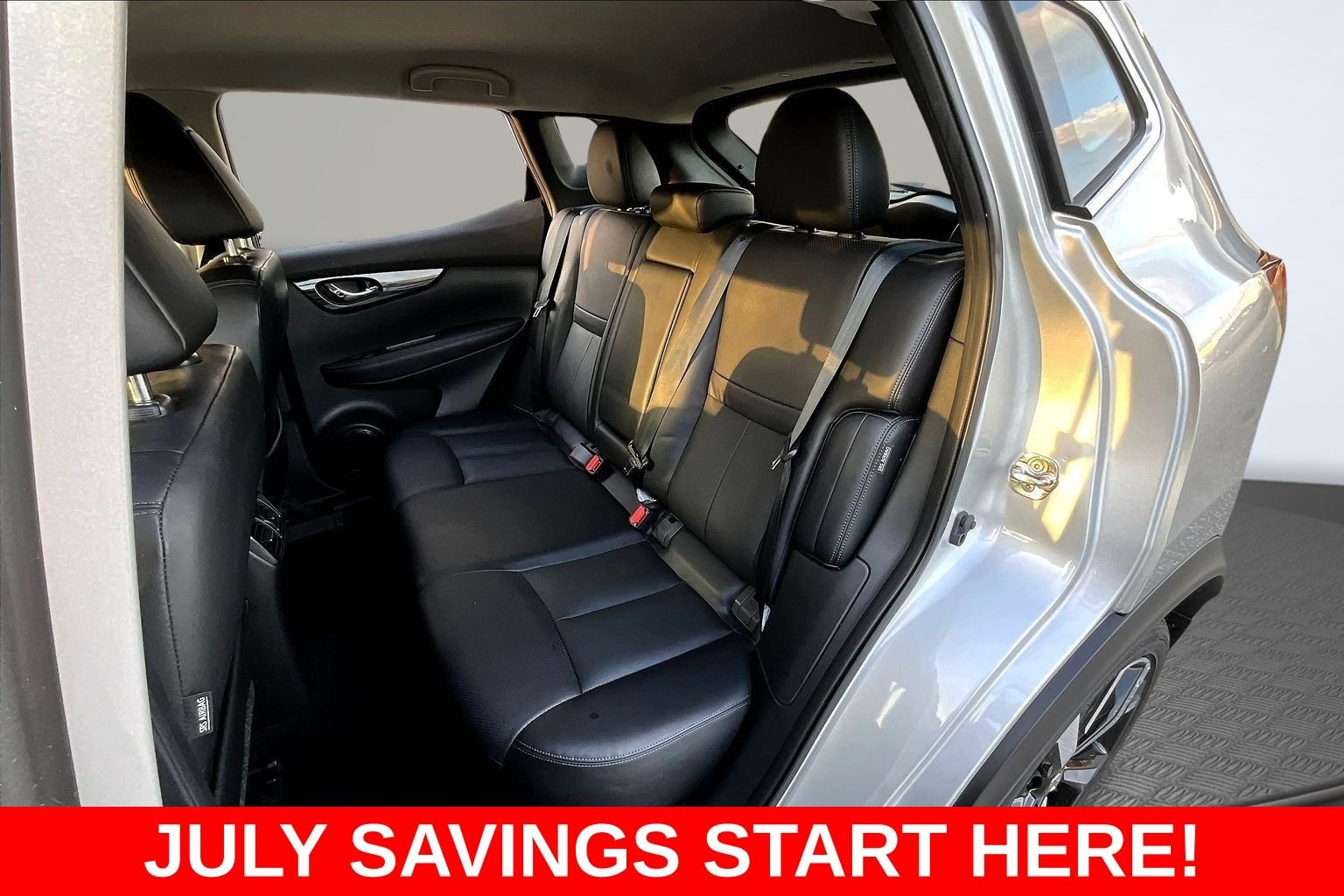 Used 2022 Silver Nissan SL image 29