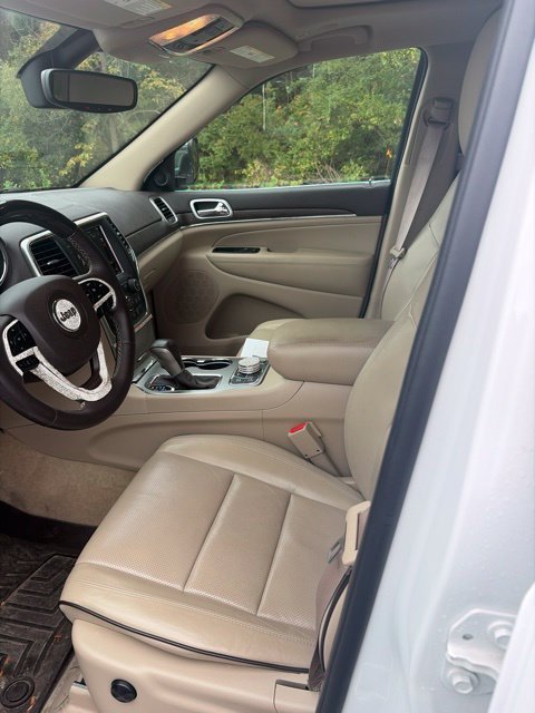 Used 2018 Bright White Clearcoat Jeep Overland image 13