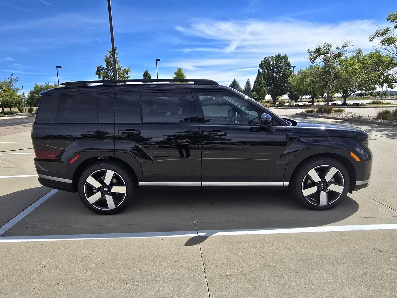 New 2027 Phantom Black Hyundai Limited image 7