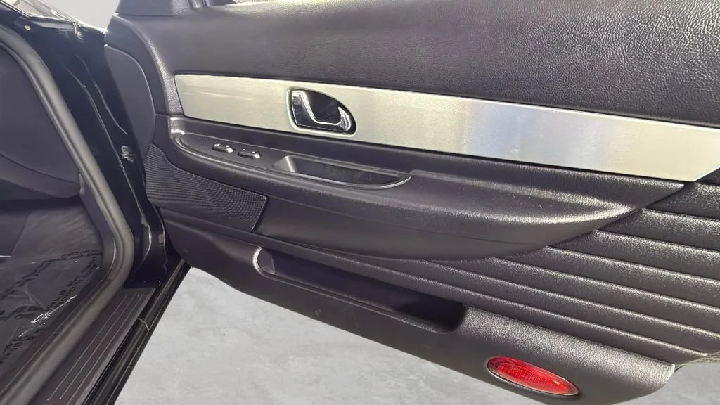 Used 2003  Ford Deluxe image 35