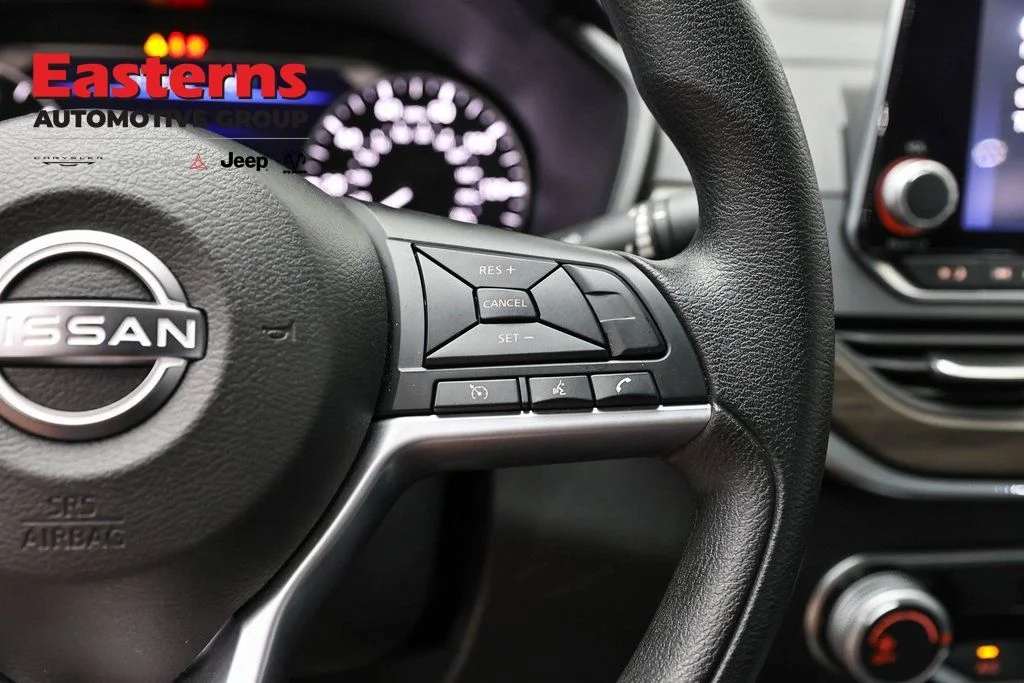 Used 2025 Black Nissan 2.5 SV image 14