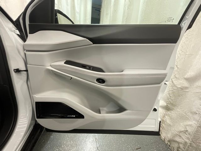 New 2026 Bright White Clear-Coat Exterior Paint Jeep Overland image 22