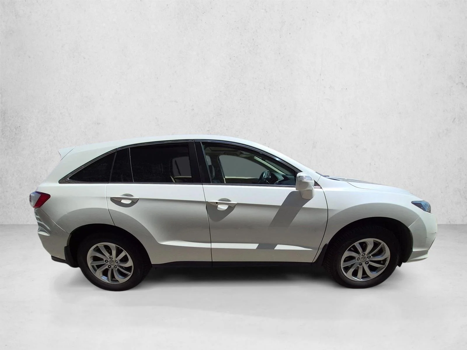 Used 2017 White Diamond Pear Acura  image 4