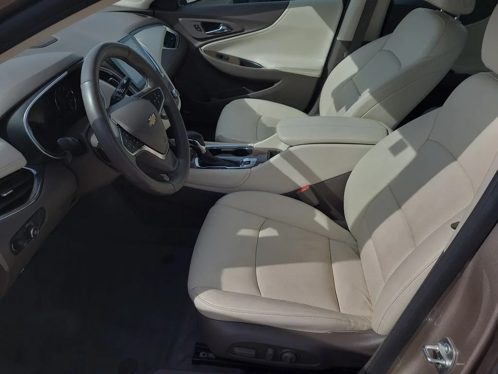 Used 2024 Gray Chevrolet LT image 21