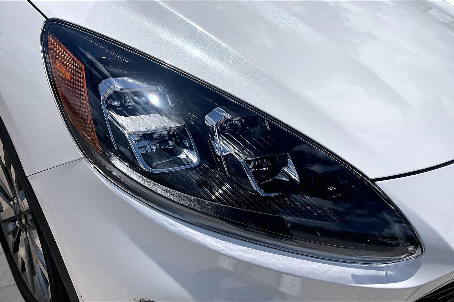 Used 2020 Star White Metallic Tri-Coat Ford Titanium image 28