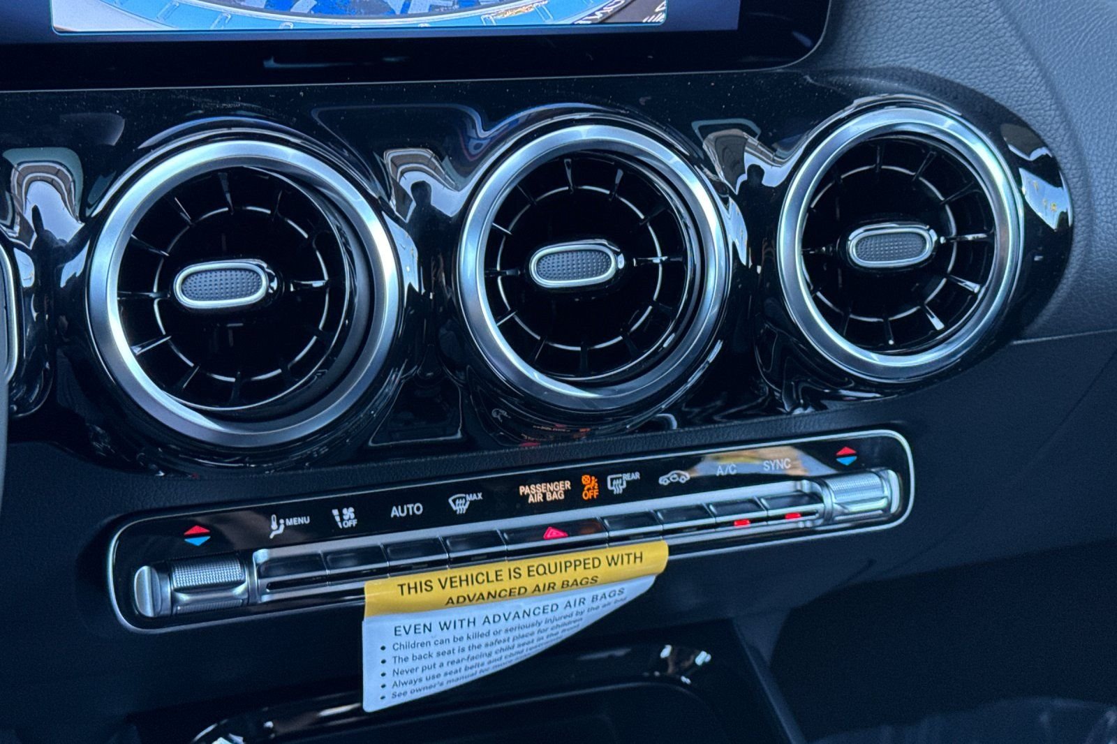 New 2026 Polar White Mercedes-Benz GLA 250 image 18
