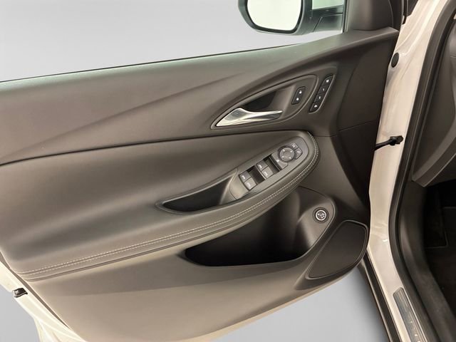 Used 2023 White Frost Tricoat Buick Essence image 13